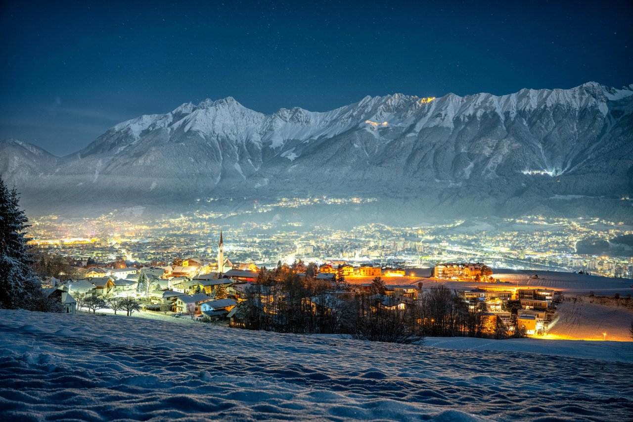 A dramatic panorama of Innsbruck with SKI plus CITY Pass Stubai Innsbruck. Credit Innsbruck Tourismus and Markus Mair